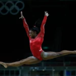 What makes Simone Biles successful? A lot of hard work – and some pizza. From her
first Olympic appearance in the 2016 Rio Olympics, Biles has impressed the world
with her talent. Agência Brasil